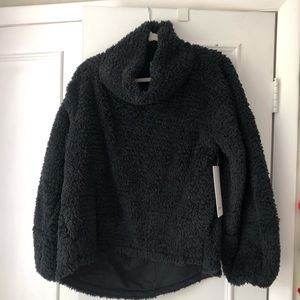 NWT Lulumeon Warm Restore Pullover